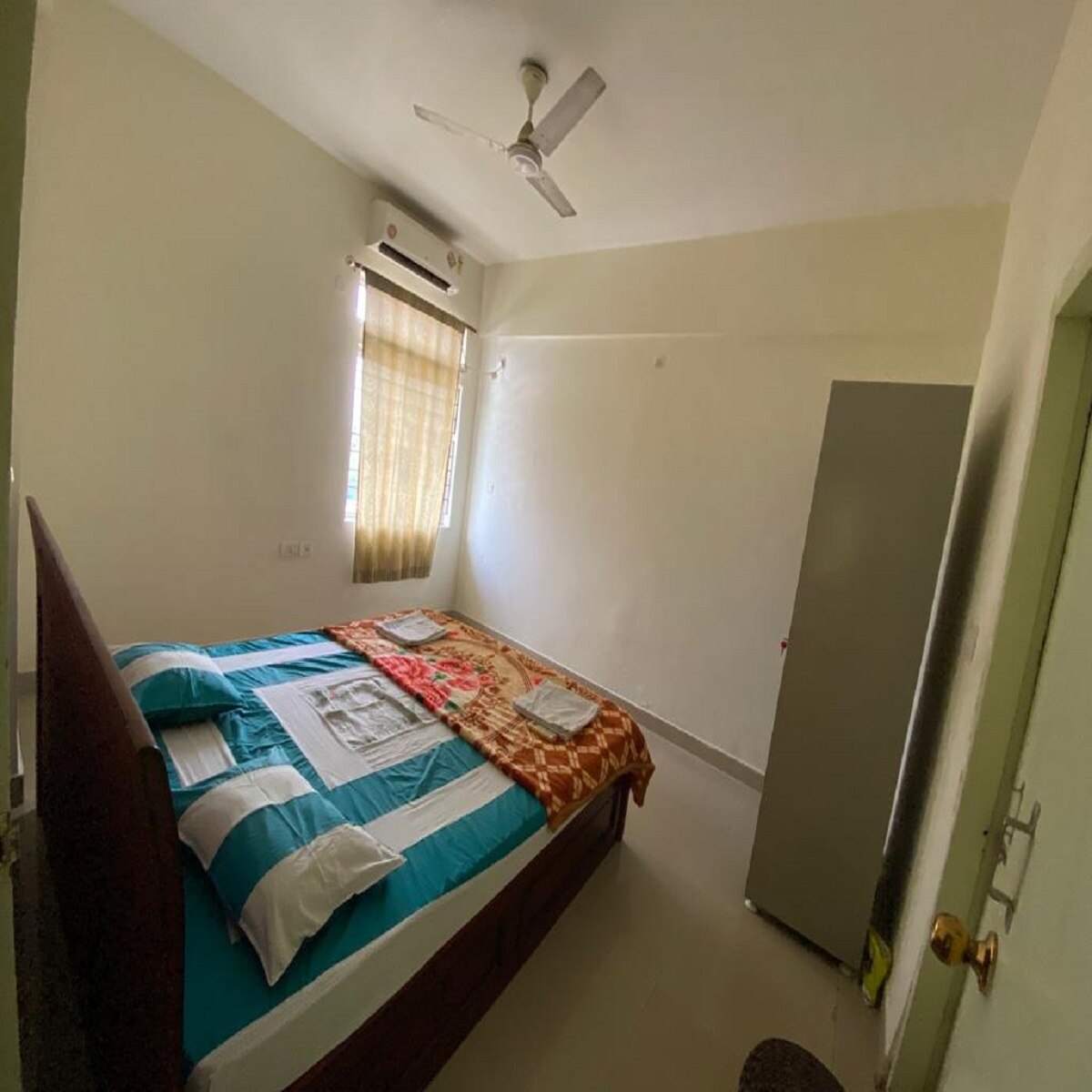 Cozy Crib Spacious 3 BR Near Panzabari - Tap to explore photos
