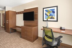 Holiday Inn Express & Suites Corning, Sutter