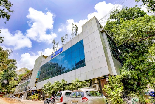 FabHotel Veera Residency - Nr.Airport
