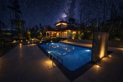 Kattegadde Homestay by Dazzle Destinations - Swimming Pool and Rooms with Private Balcony, Chikmagalur