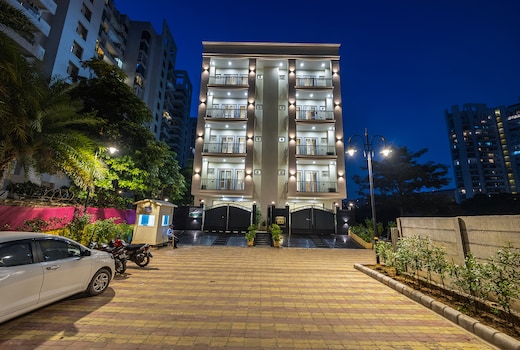 Hotel Exotica Avenue - Golf Course Road, Cyberhub, One Horizon Center & Metro