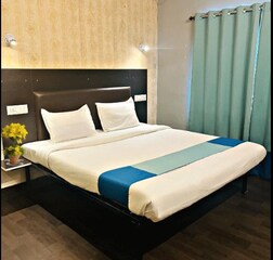 Deluxe Room (2 Adults + 1 Child)