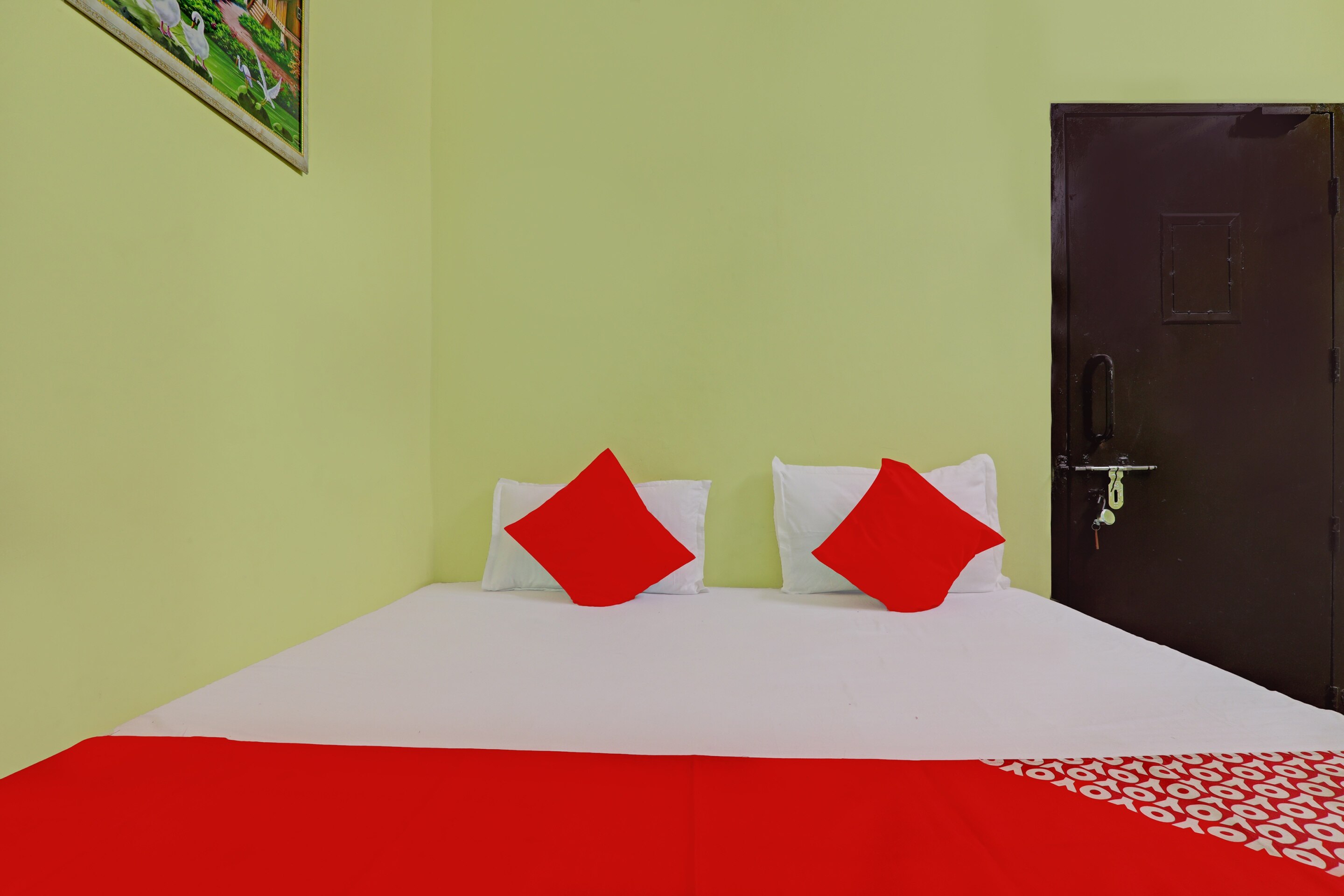 Hotel O GOLDEN GUEST HOUSE - Tap to explore photos