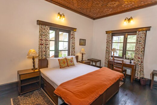 SaffronStays Awakening- Deluxe Suite