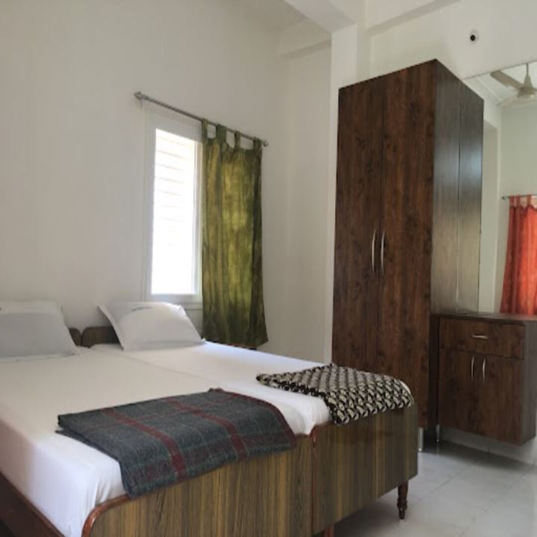 Hotel Sai Guest House - Tap to explore photos