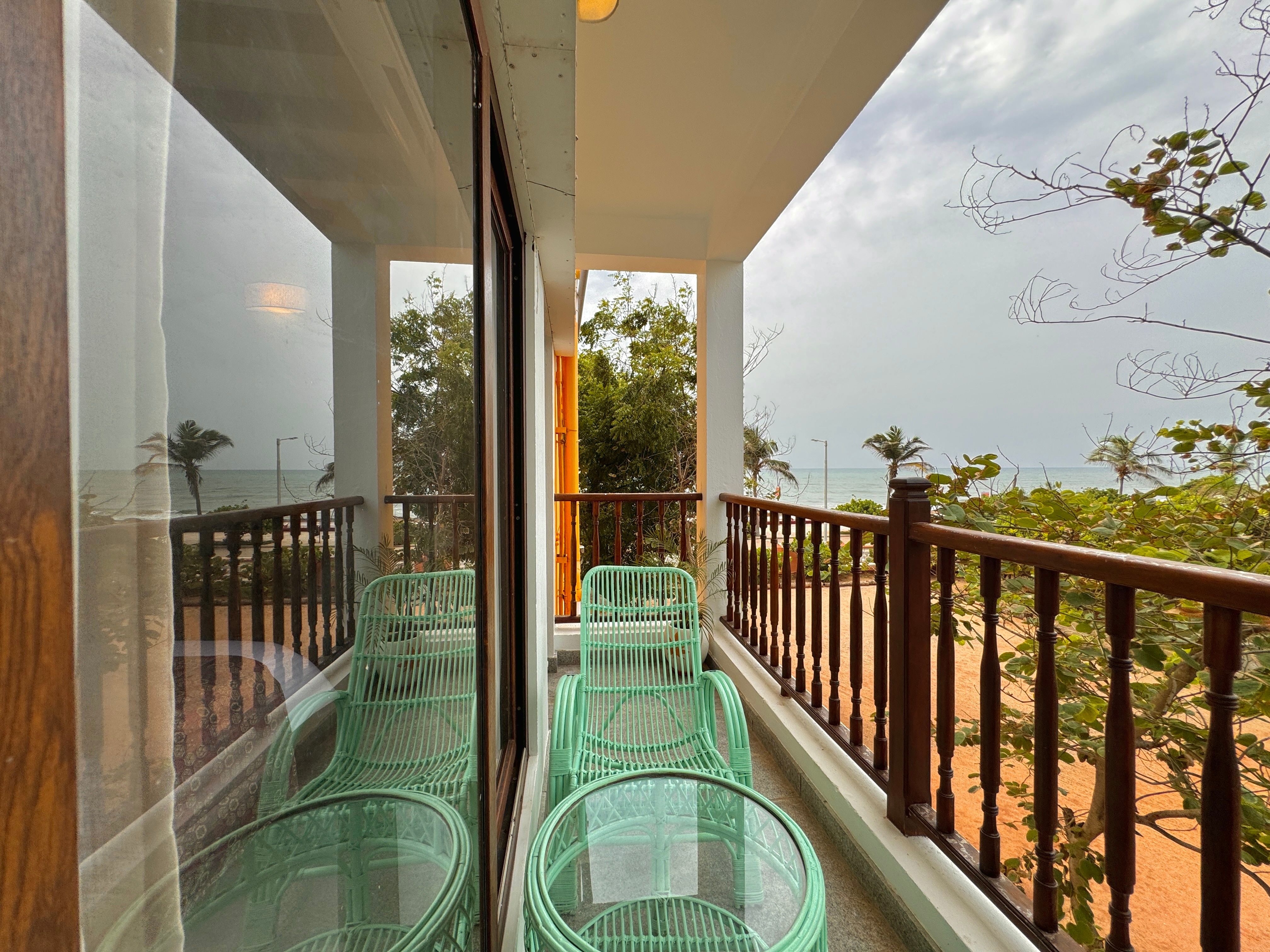 La Plage Seaview Suites - Tap to explore photos