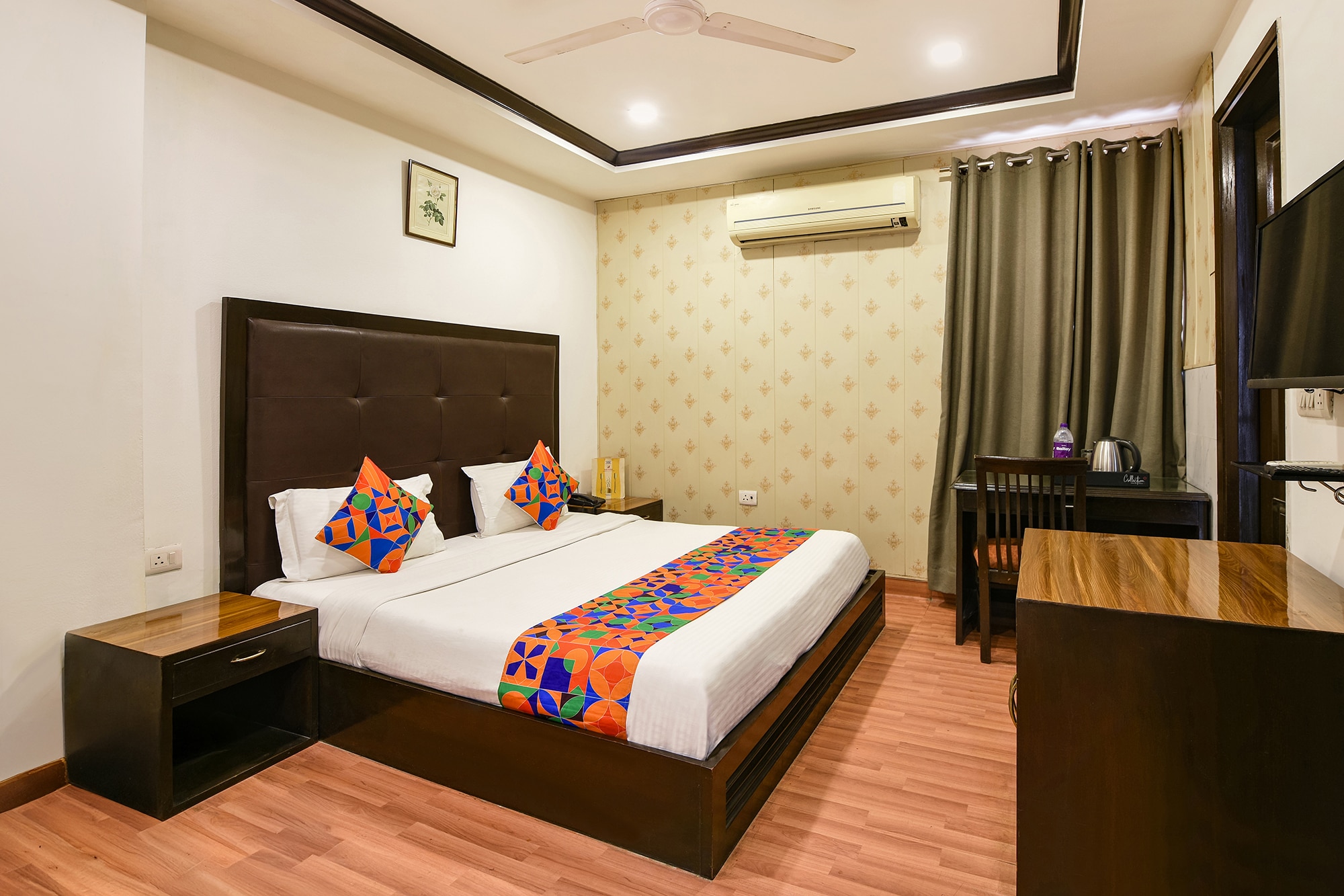 FabHotel Africa Avenue Stayz - Near Bhikaji Cama Palace - Tap to explore photos