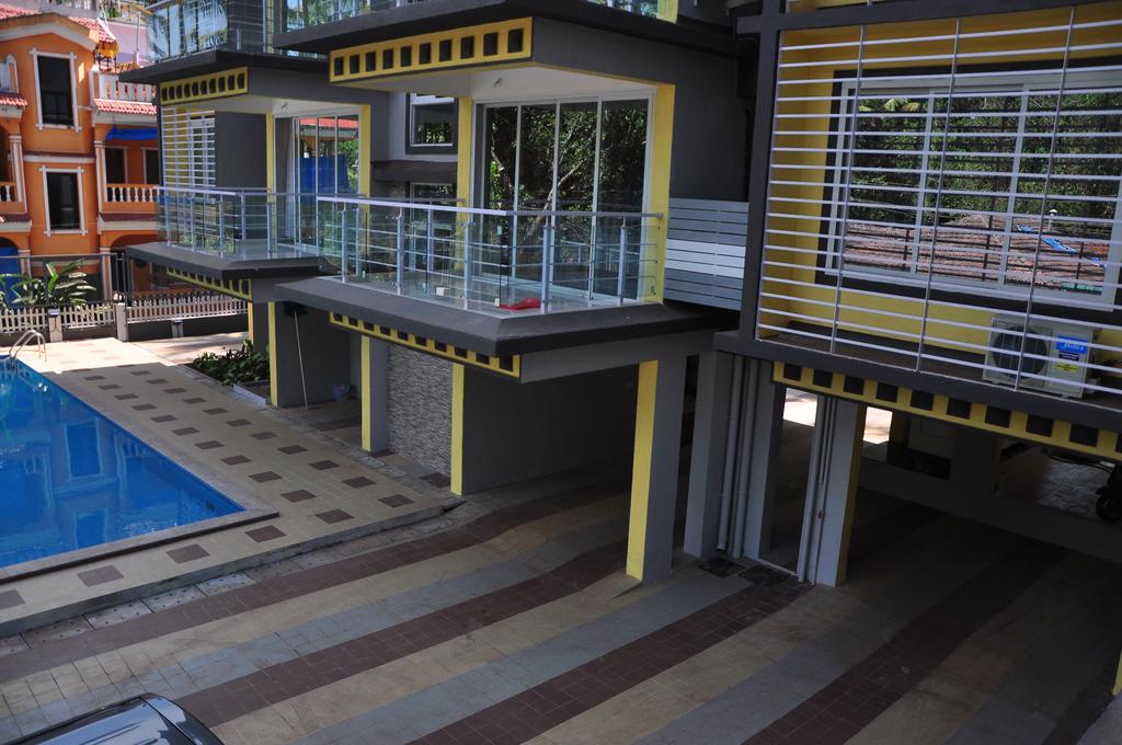 Modern 2Bed/2Bath, Pool & 5 Min To Beach - Tap to explore photos