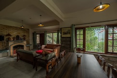 3bhk w picturesque view - Stargazer's Chalet by Roamhome, Kasauli