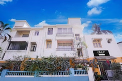 Collection O Sand Castles Miramar, Goa