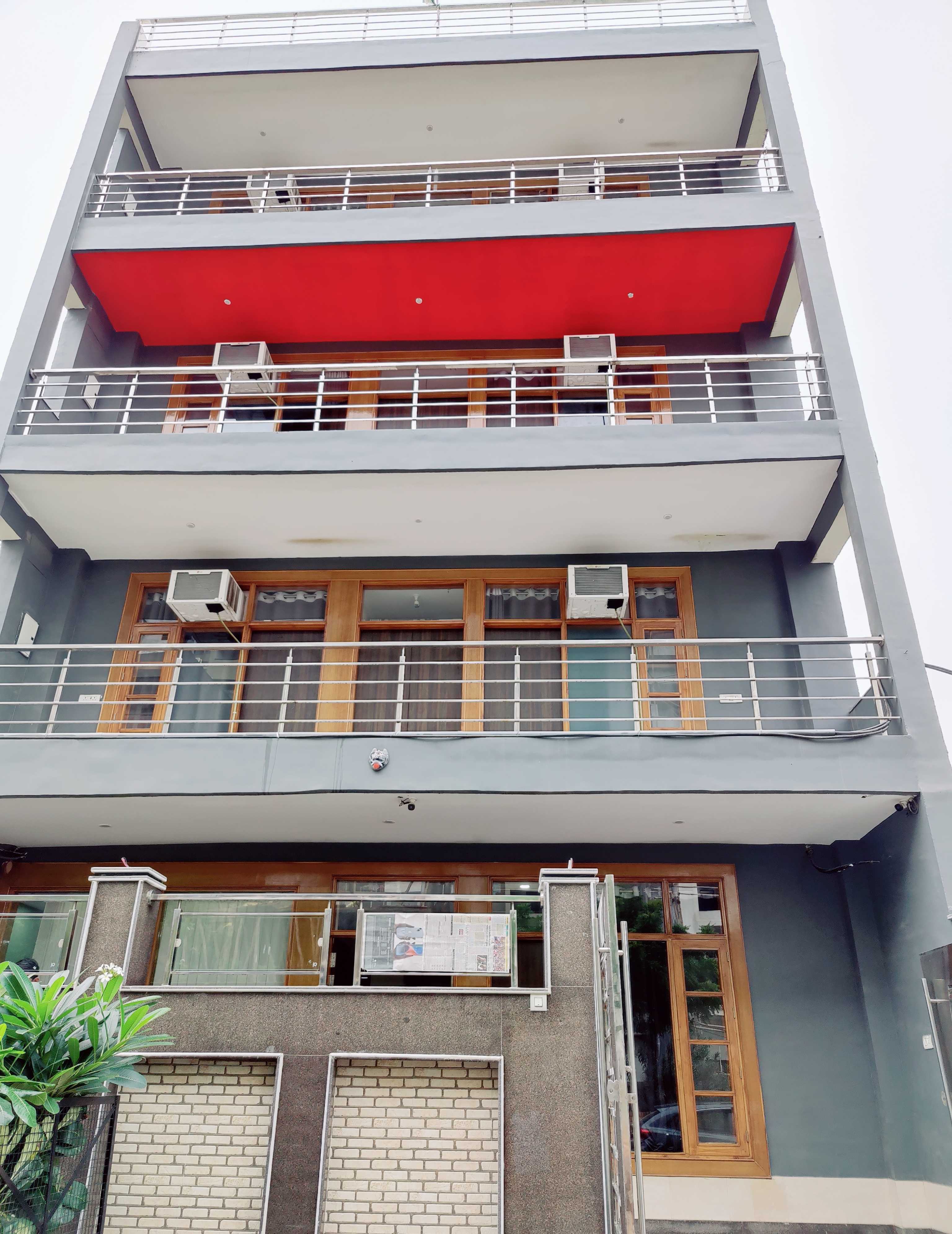 Hotel O Diamond Inn Near Noida Sector 51 Metro Station - Tap to explore photos