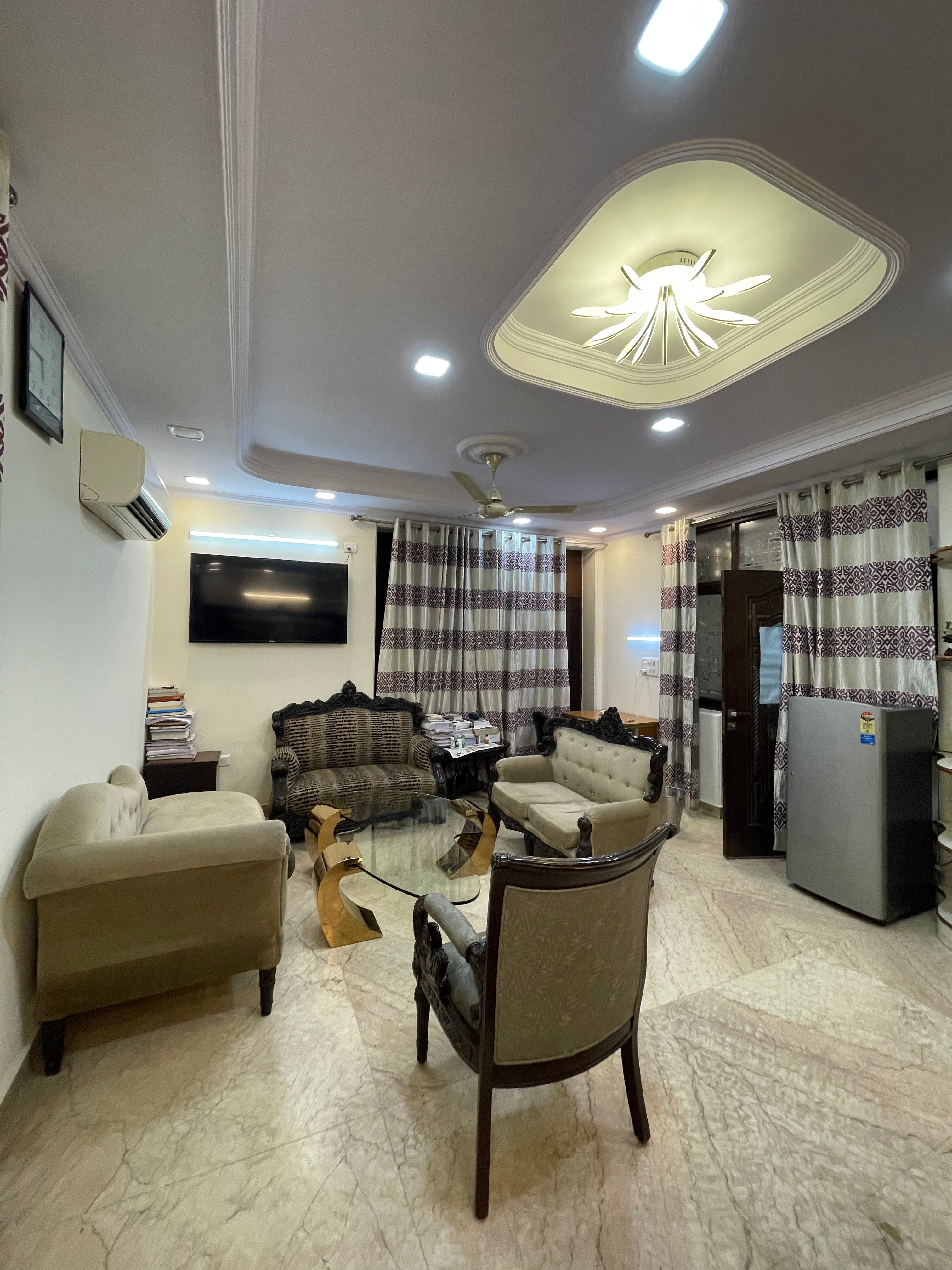 Luxurious homestay - Tap to explore photos