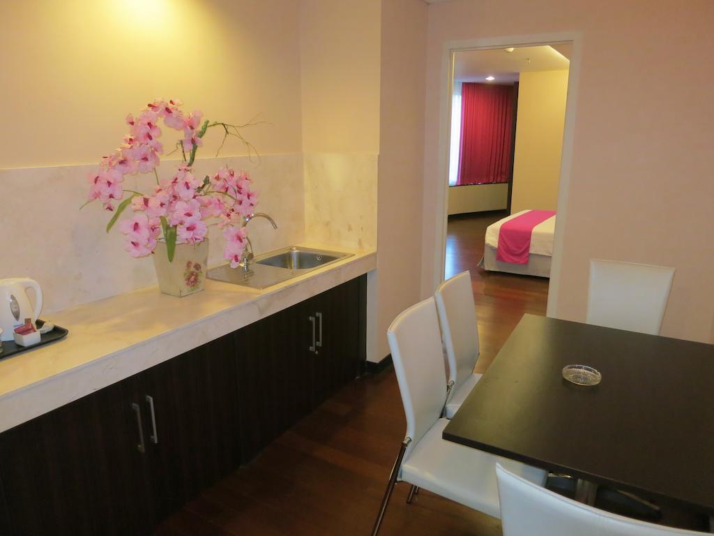 favehotel MEX Tunjungan Surabaya - Tap to explore photos