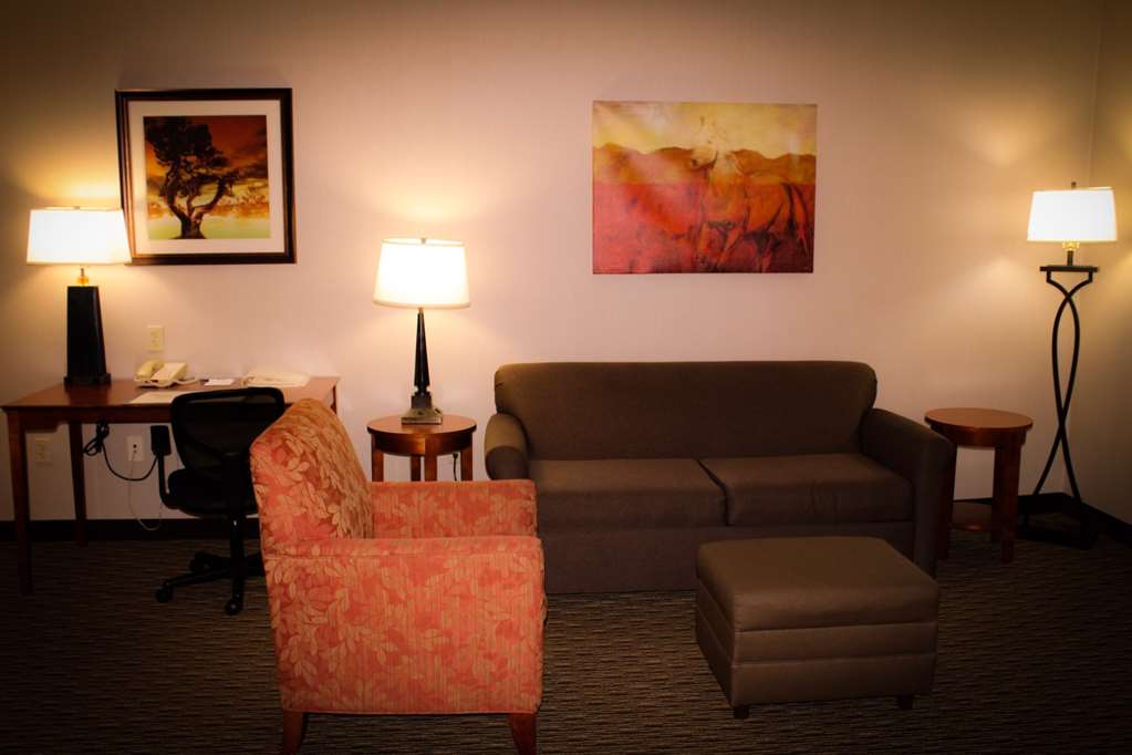 BEST WESTERN PLUS ARROWHEAD - Tap to explore photos