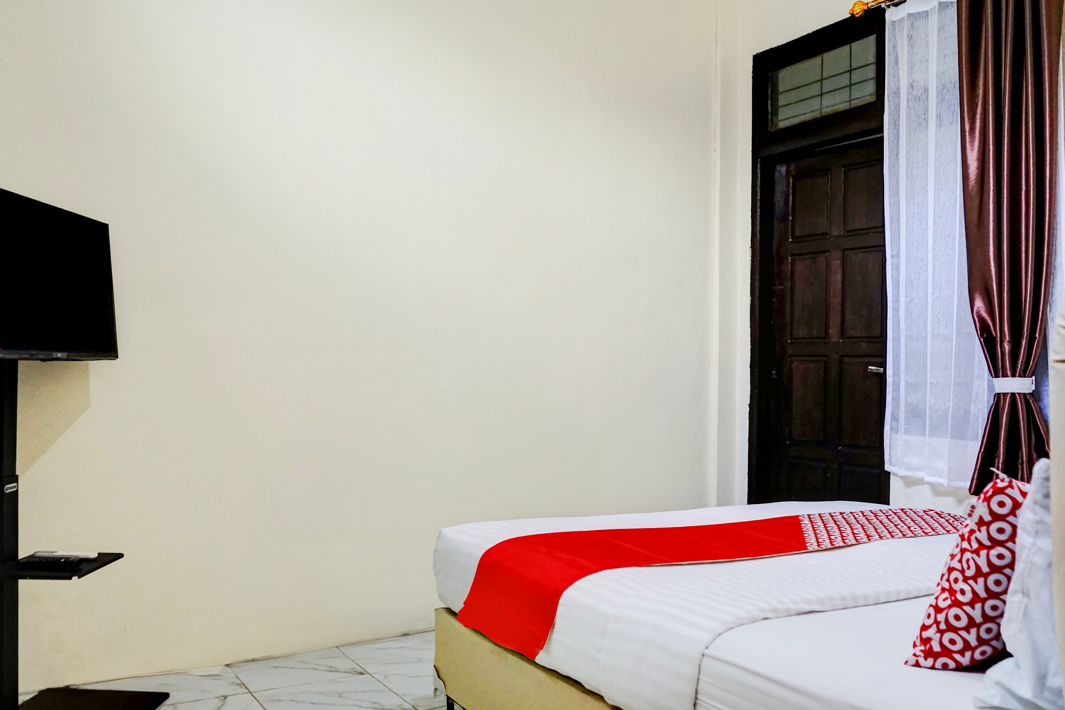 OYO 94343 Mantari Guesthouse - Tap to explore photos