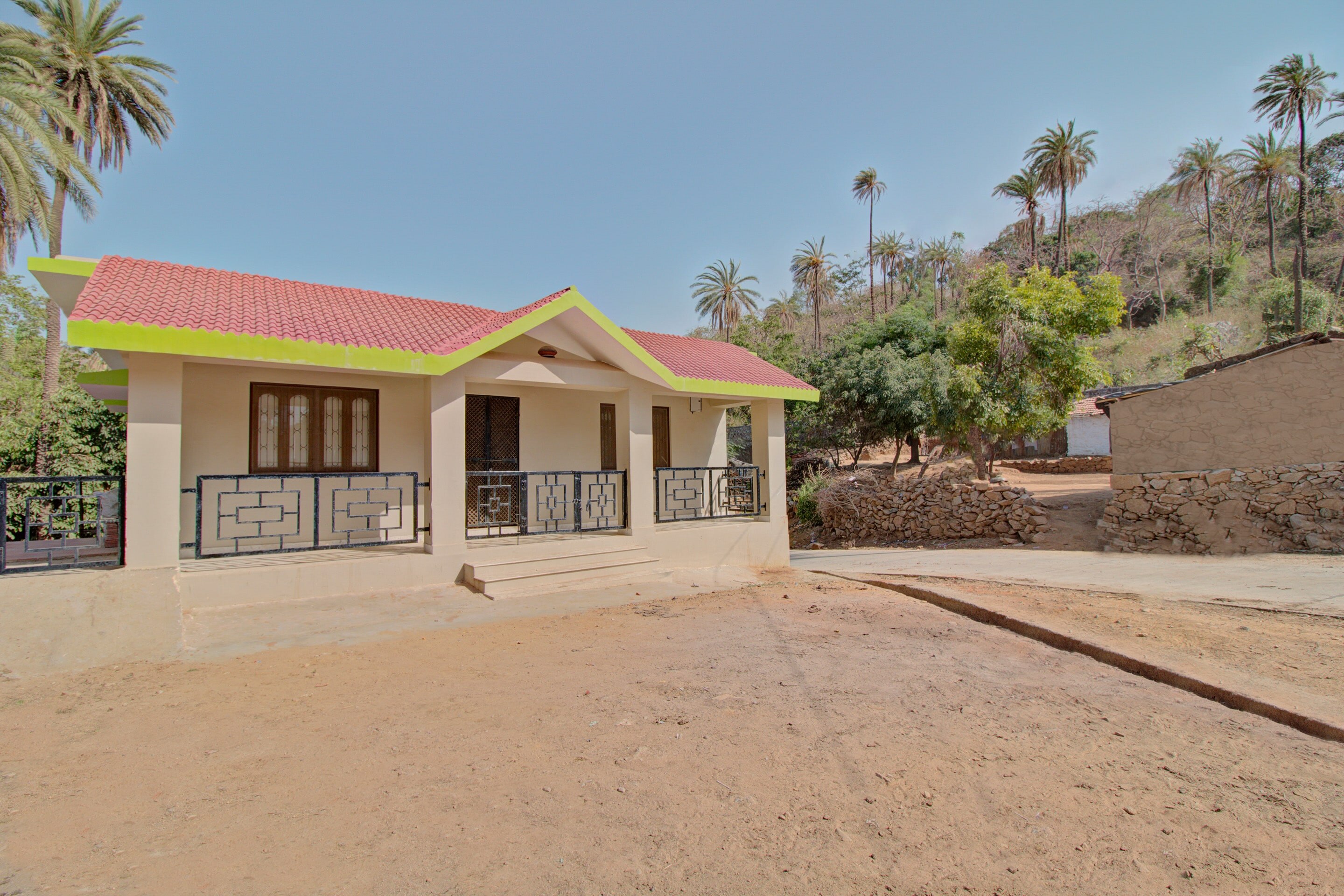 Miracle Guest House - Tap to explore photos