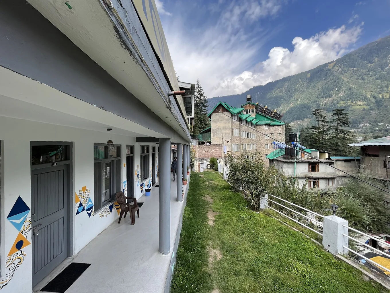 The Massif Dorms & Cafe, Manali