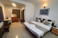 Hotel Golden Leaf.