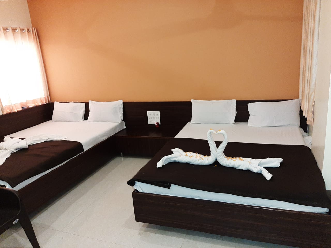 DOUBLE BED A.C 1