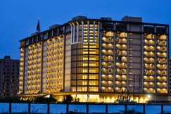 Studio Apartment Weekend Address Manged By Remsons Hospitality, Surat