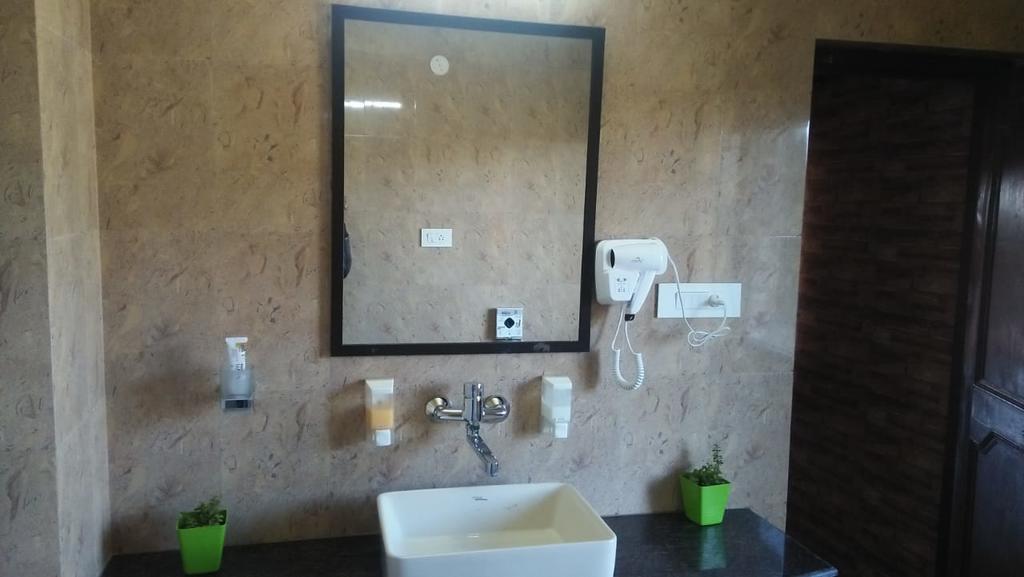 Hotel Deep - Tap to explore photos