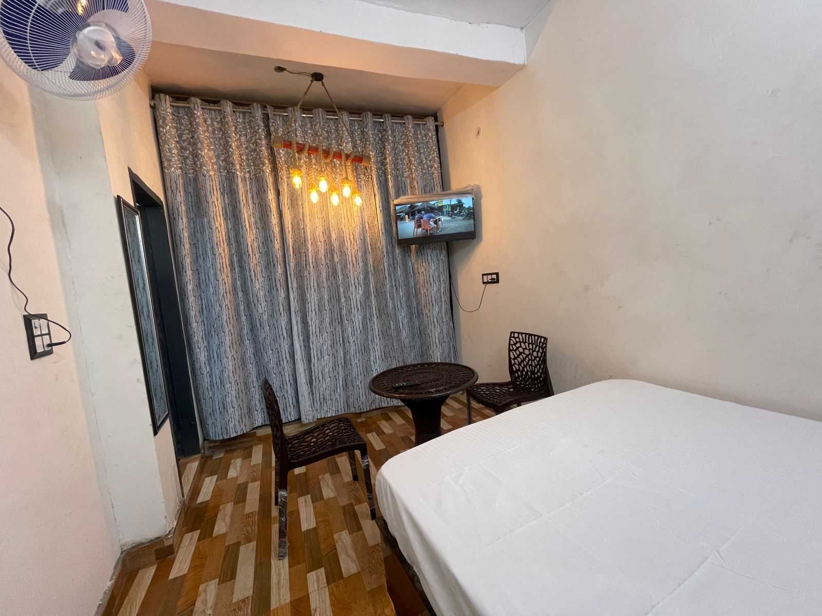 OYO Hotel Signature BNB - Tap to explore photos