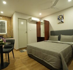 Double Bed With Kitchen