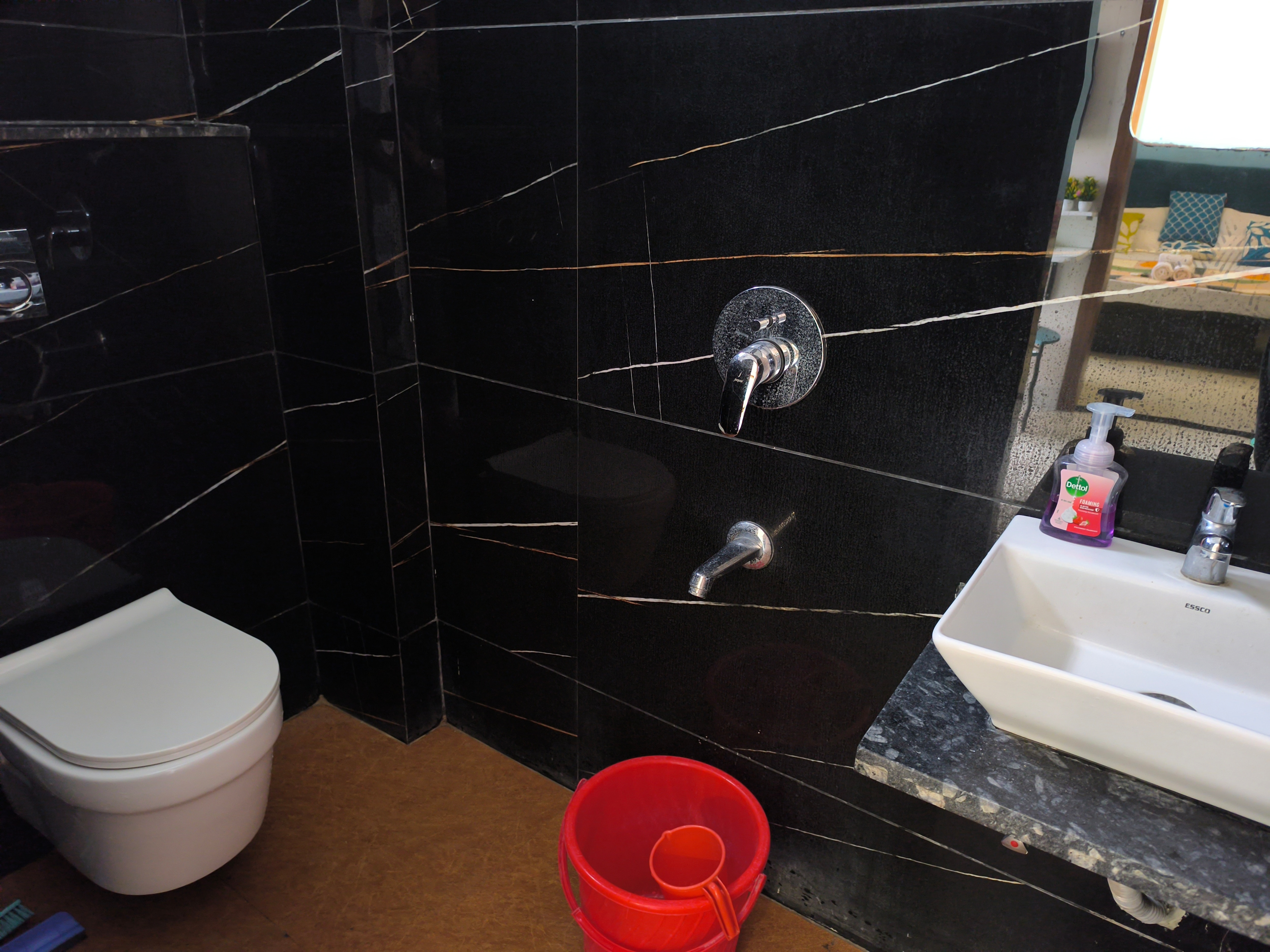 Orraica 303: Studio AC Apartment with Wifi in Vijay Nagar - Tap to explore photos