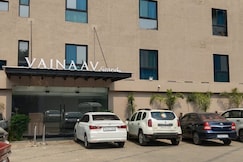 Vainaav Grand, Koothanur