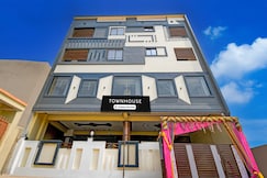 Super Townhouse Taramandal Near Sahara States, Gorakhpur