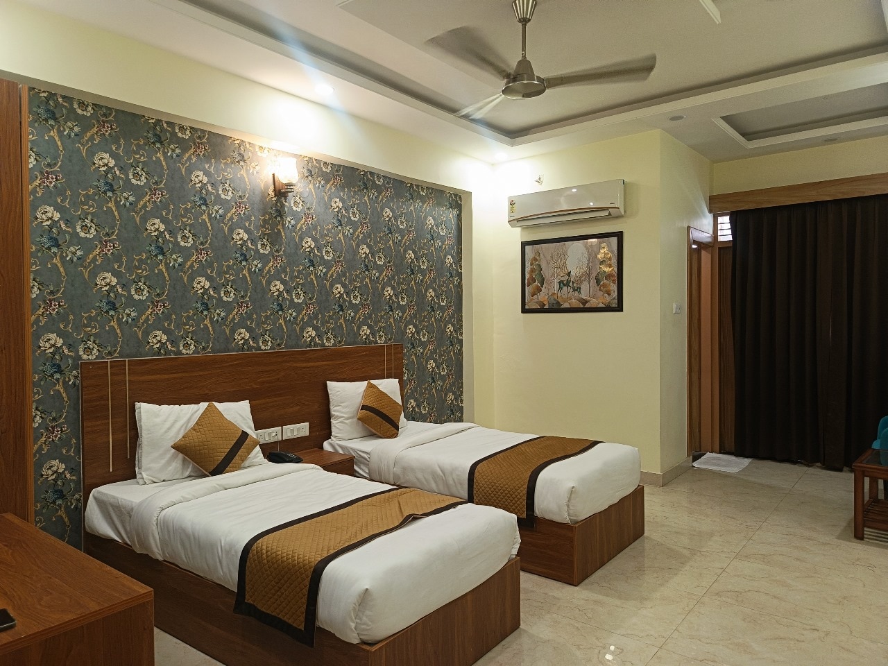 JPS Palm Inn - Tap to explore photos