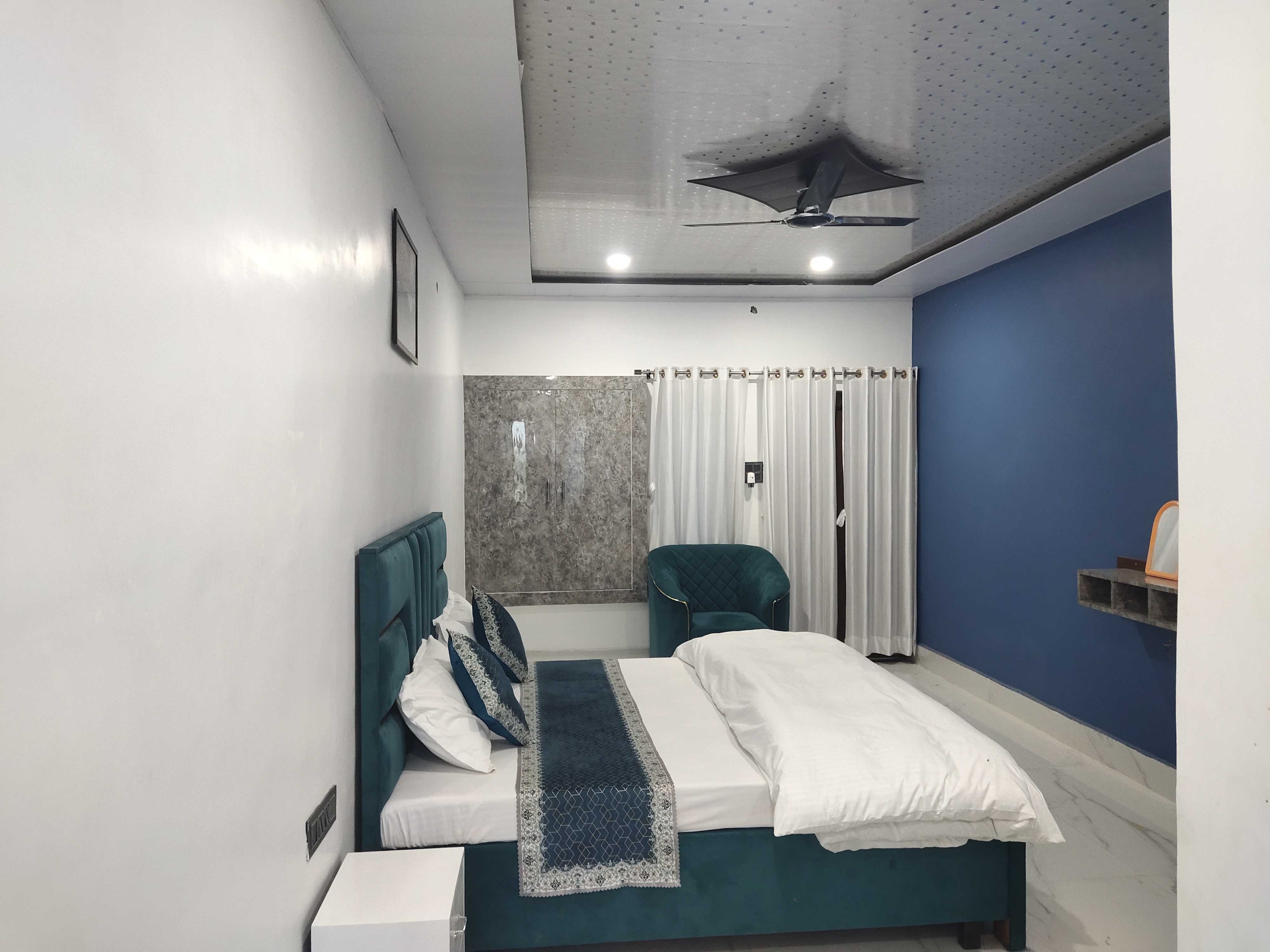 Super Hotel O Saraswati Palace - Tap to explore photos
