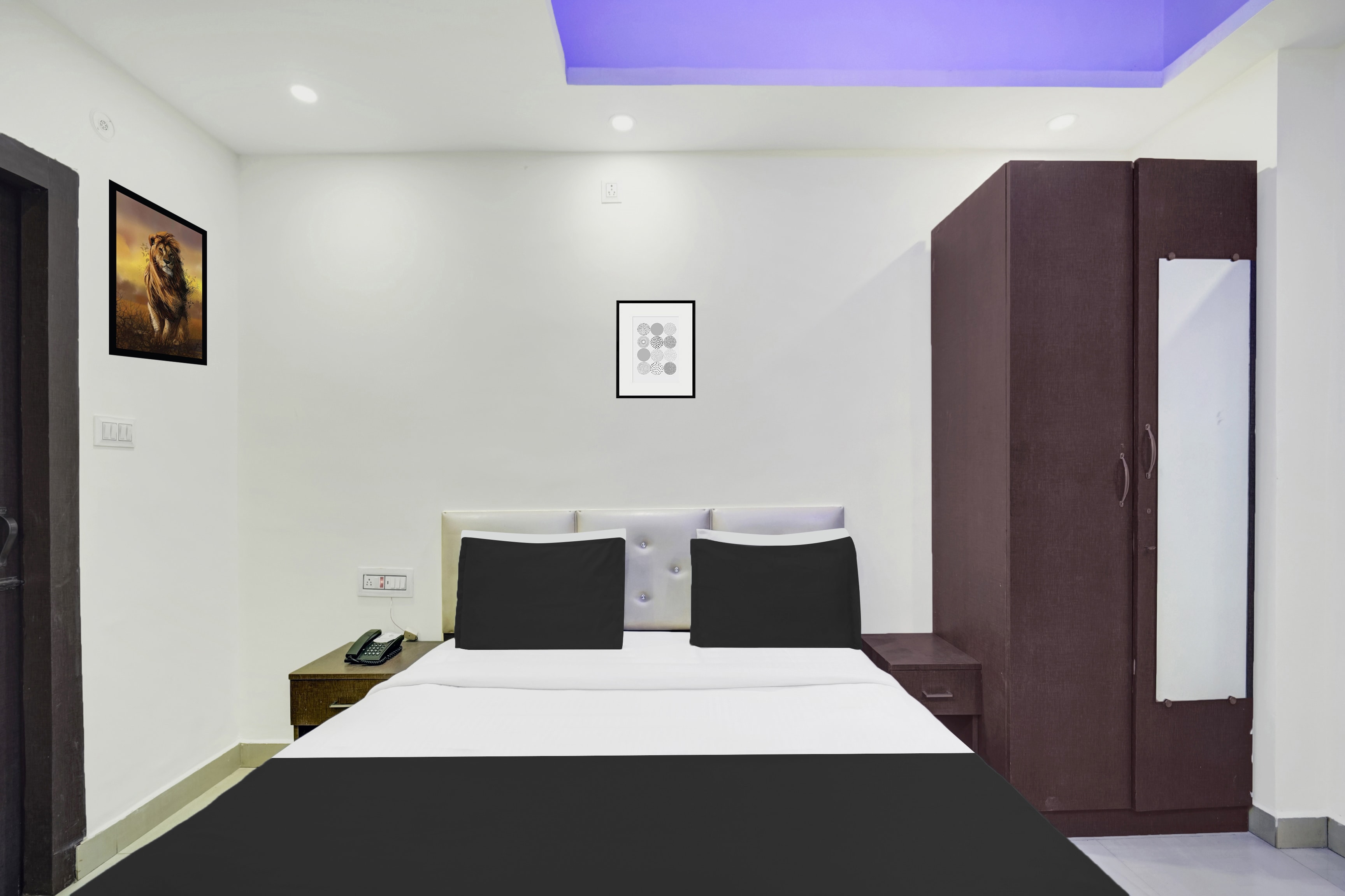 Super Hotel O CITY HEIGHTS - Tap to explore photos