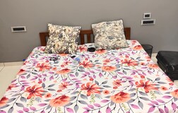 Penthouse shared room for direct Booking 8529160552