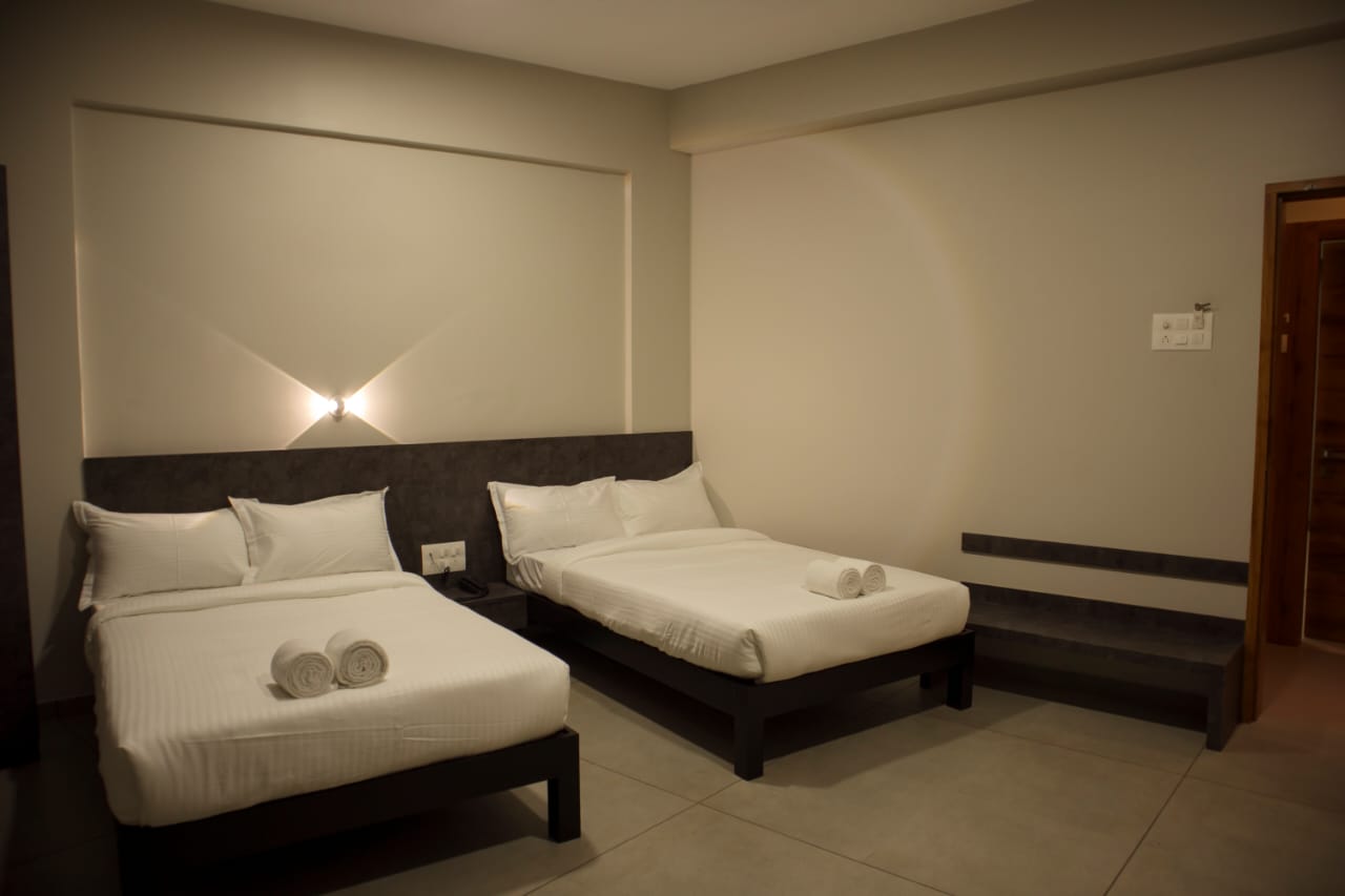 Hotel Upper Deck 2