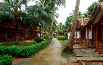 Pearl Park Beach Resort-MMT Holidays Special