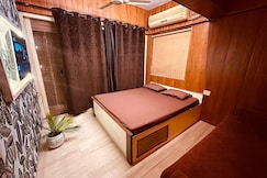 4 BHK Shared Apartment in Versova, Mumbai