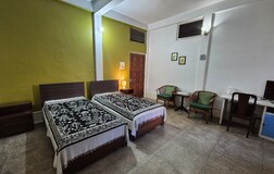 Classic Twin Bed Room