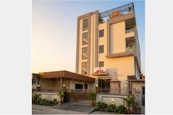 Bhavya Guest House Reengus |60 Mtrs from Reengus Railway Station, Reengus