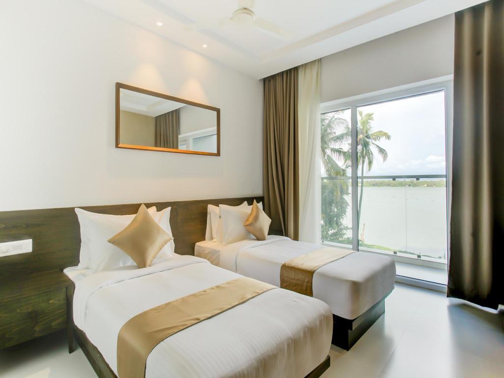Kent Baywatch Suites - Tap to explore photos