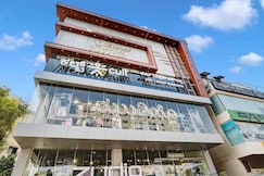 Hotel Sky Blue Suites, Bangalore