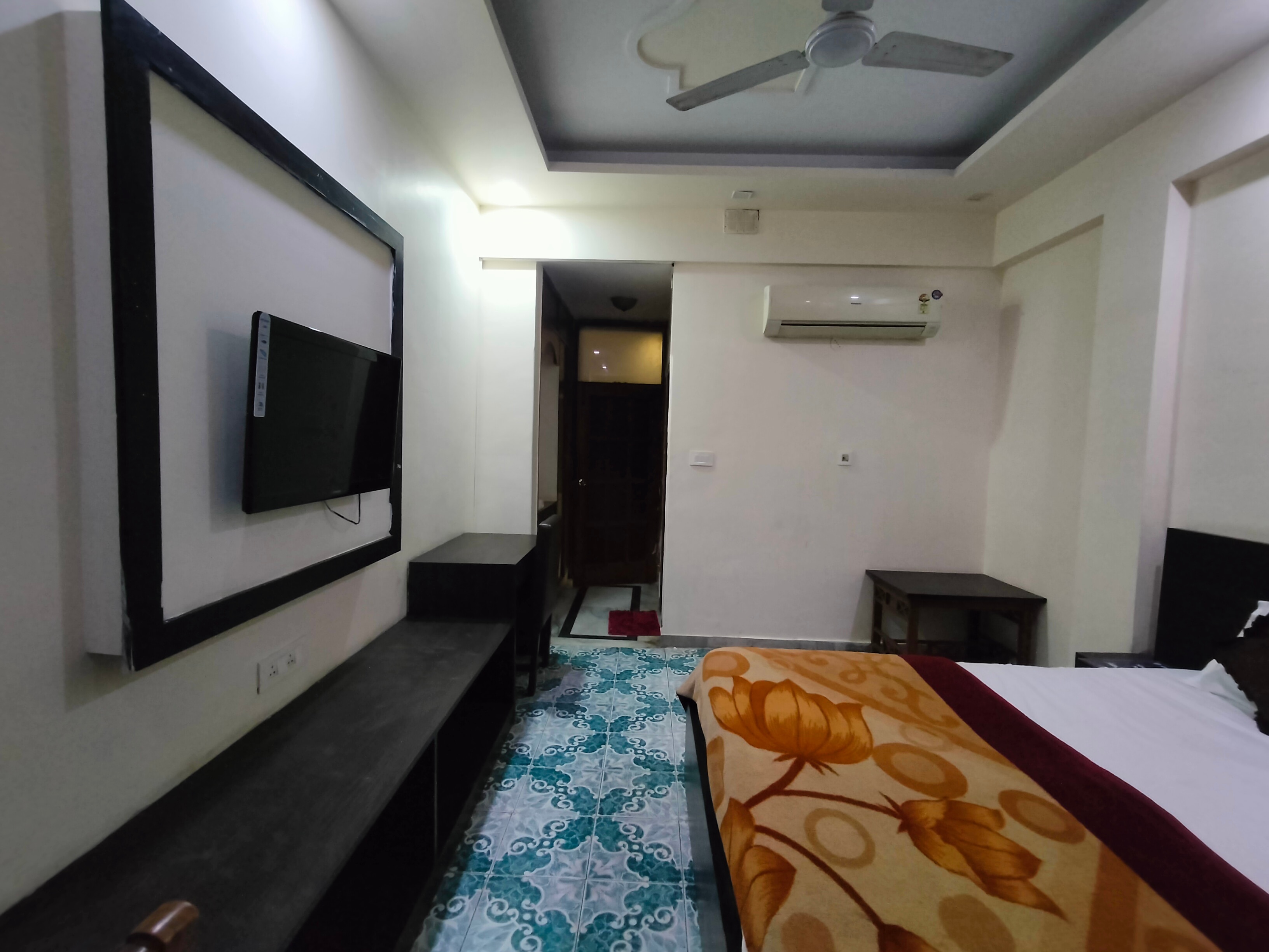 New Hotel Namaskar - Tap to explore photos