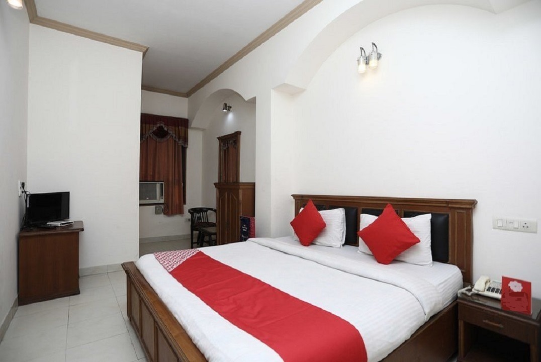 HOTEL YADU RESIDENCY - Tap to explore photos