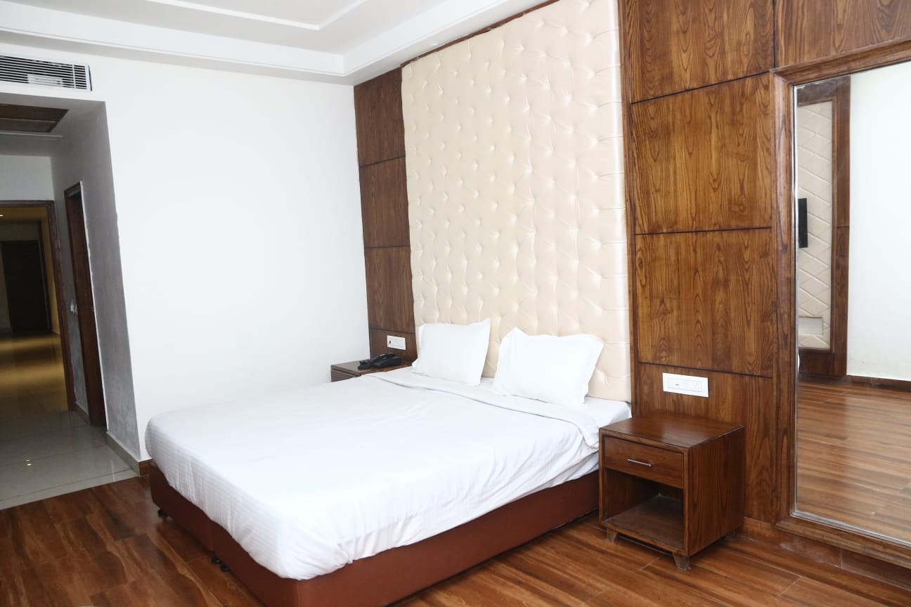 HOTEL SAMRAT REGENCY - Tap to explore photos