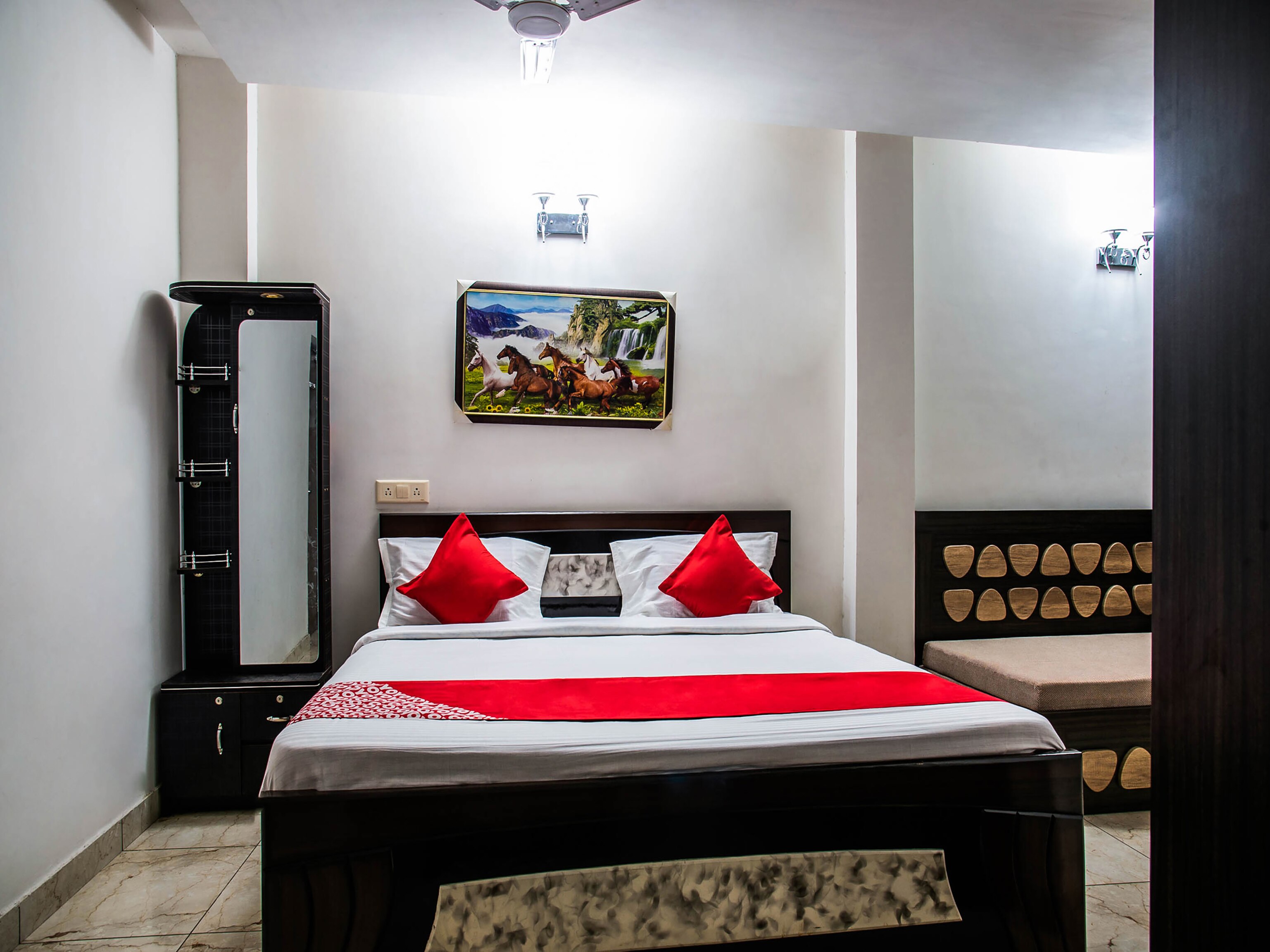 Hotel O Geetanjali - Tap to explore photos