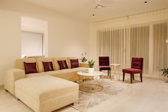 Golf View 4BHK by StayJade With Garden and Projector, Hosur