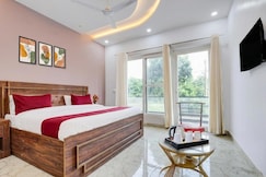 Super Hotel Pari Chowk Formerly The Divine KRC, Dadri