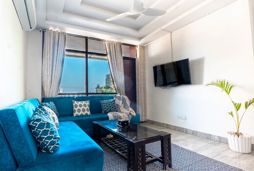 The Cozy Comfort Near Taj 2BR By Homeyhuts