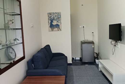 SHI Vembu Home stay Adiyogi Karunya