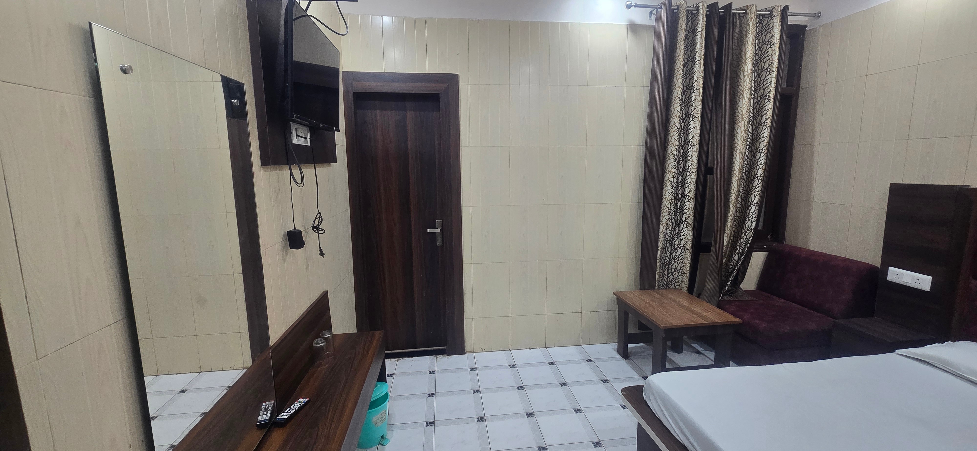 Hotel Narayan, Near Yatra Parchi Counter - Tap to explore photos